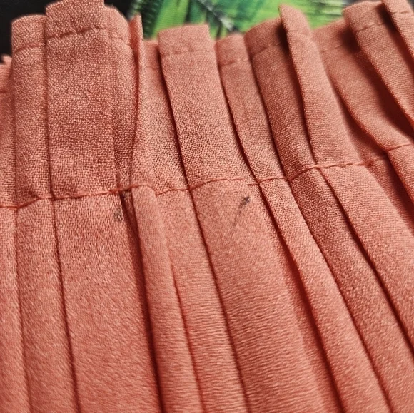 DO BE Women's Size S Pleated Flare Skirt - Picture 7 of 7